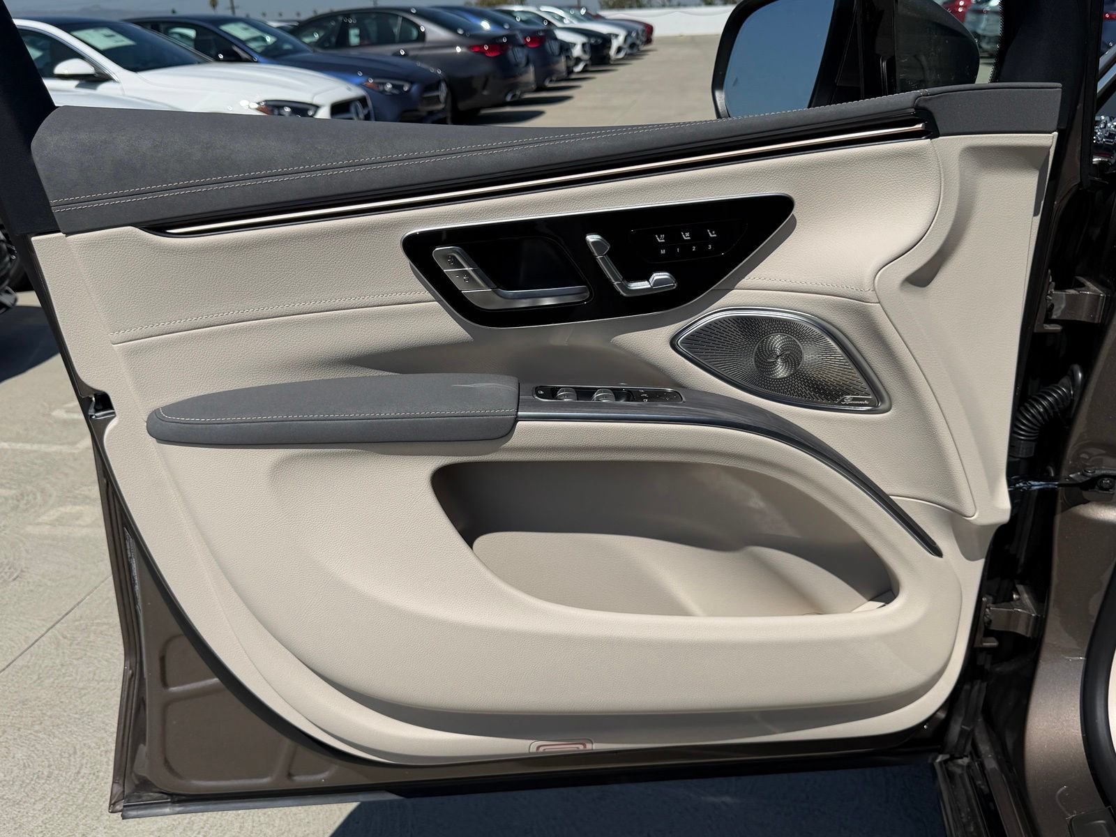 New 2026 Mercedes-Benz EQS 400 4MATIC SUV image 16