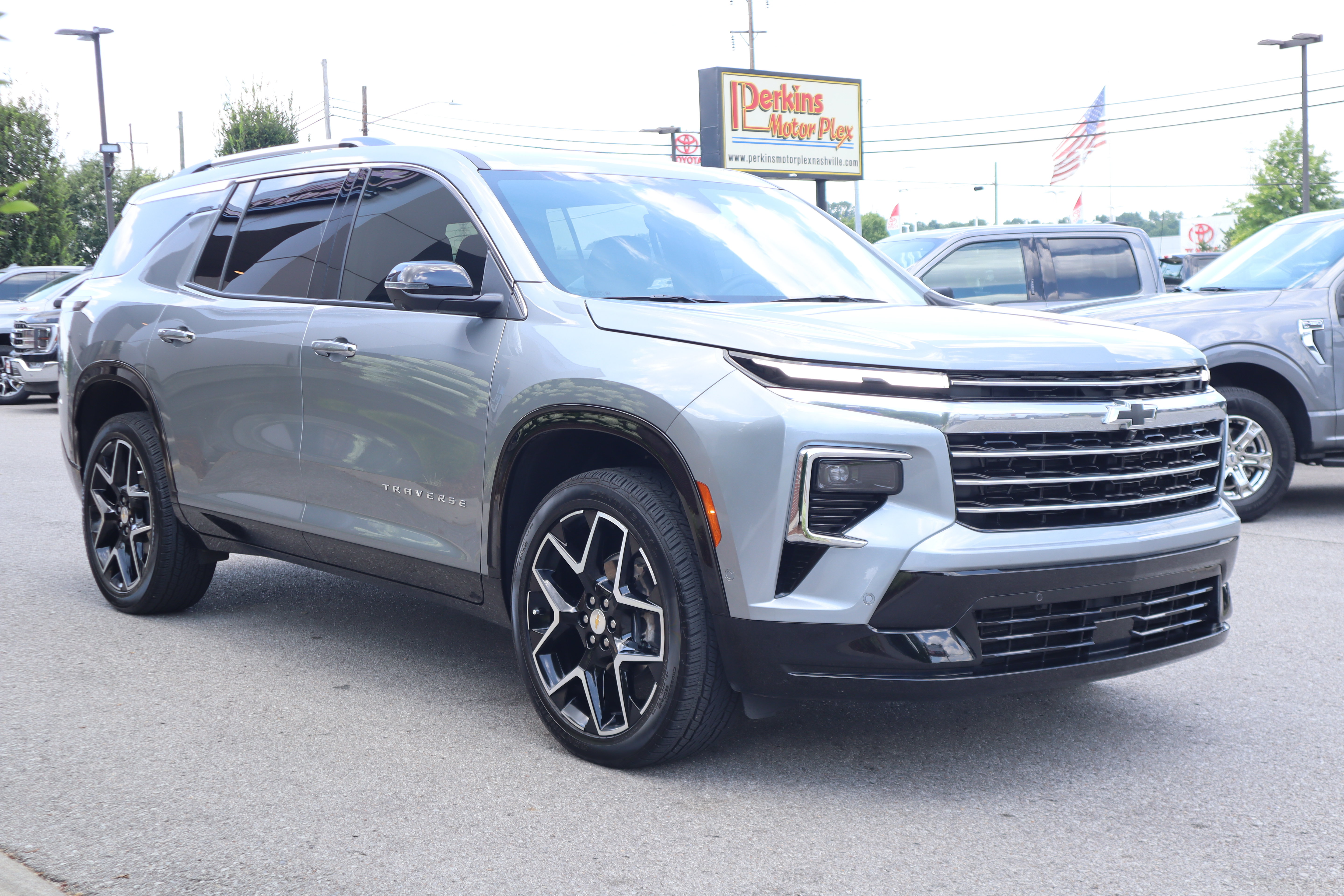 Used 2025 Chevrolet Traverse High Country FWD image 5