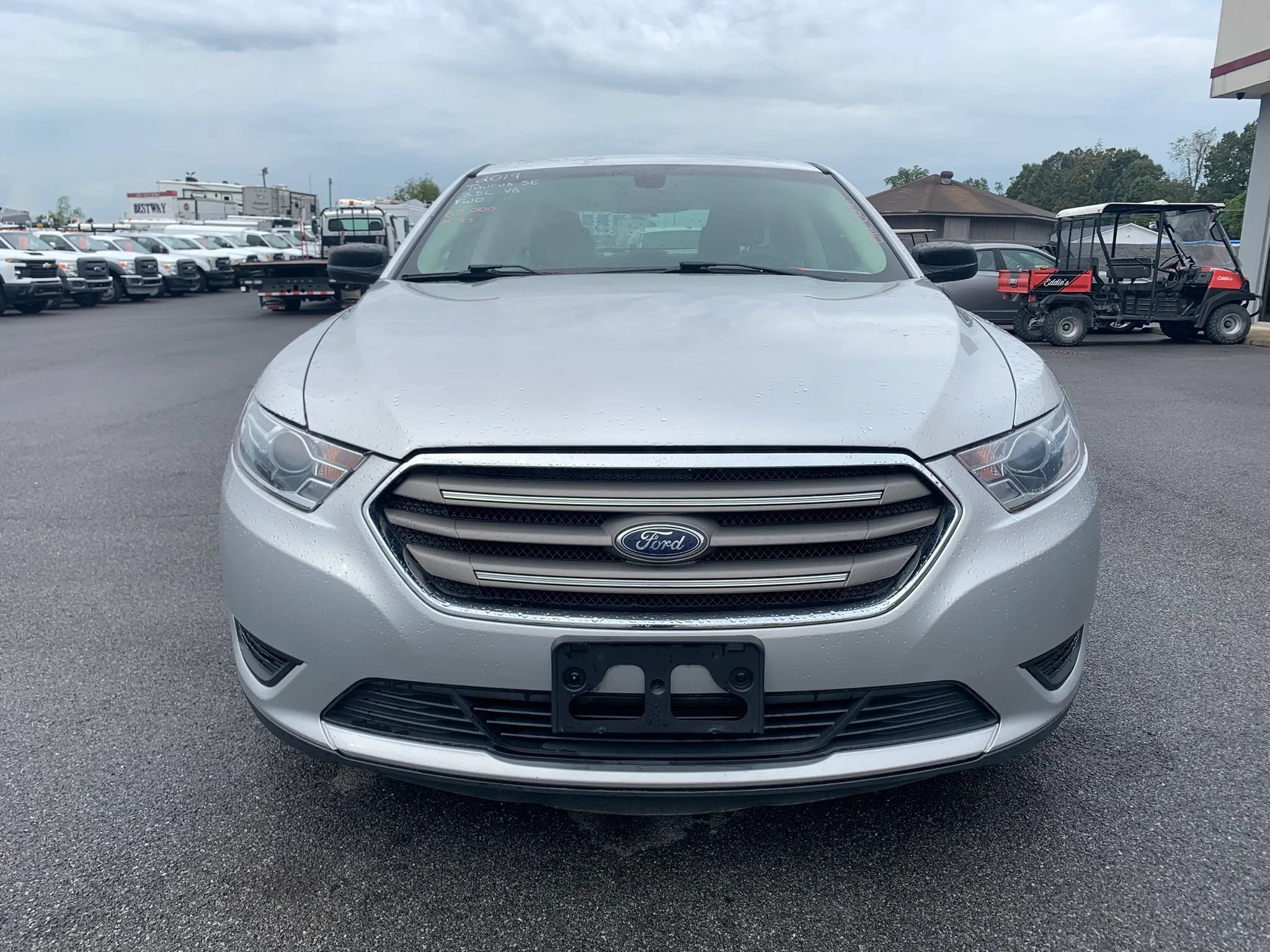 Used 2019 Ford Taurus SE FWD image 2
