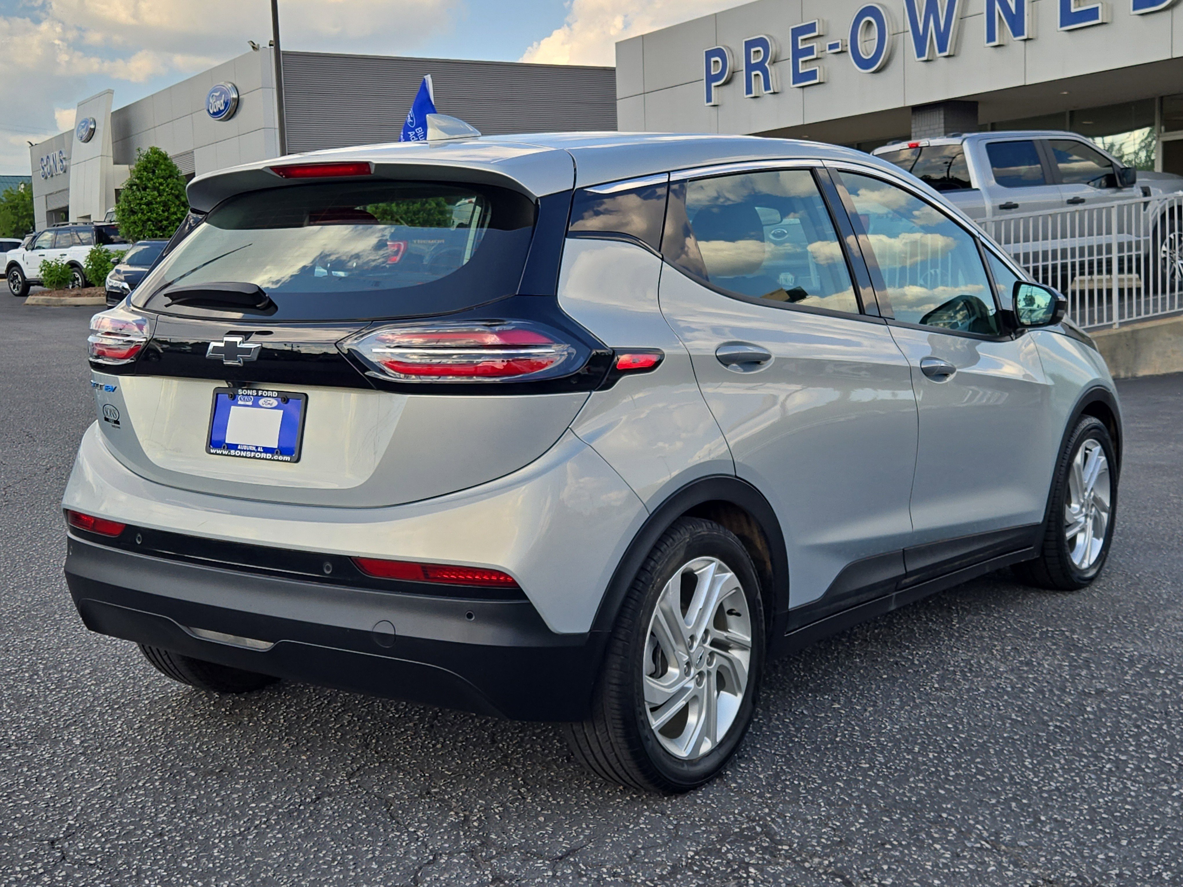 Used 2023 Chevrolet Bolt LT w/ Driver Confidence Package FWD image 7