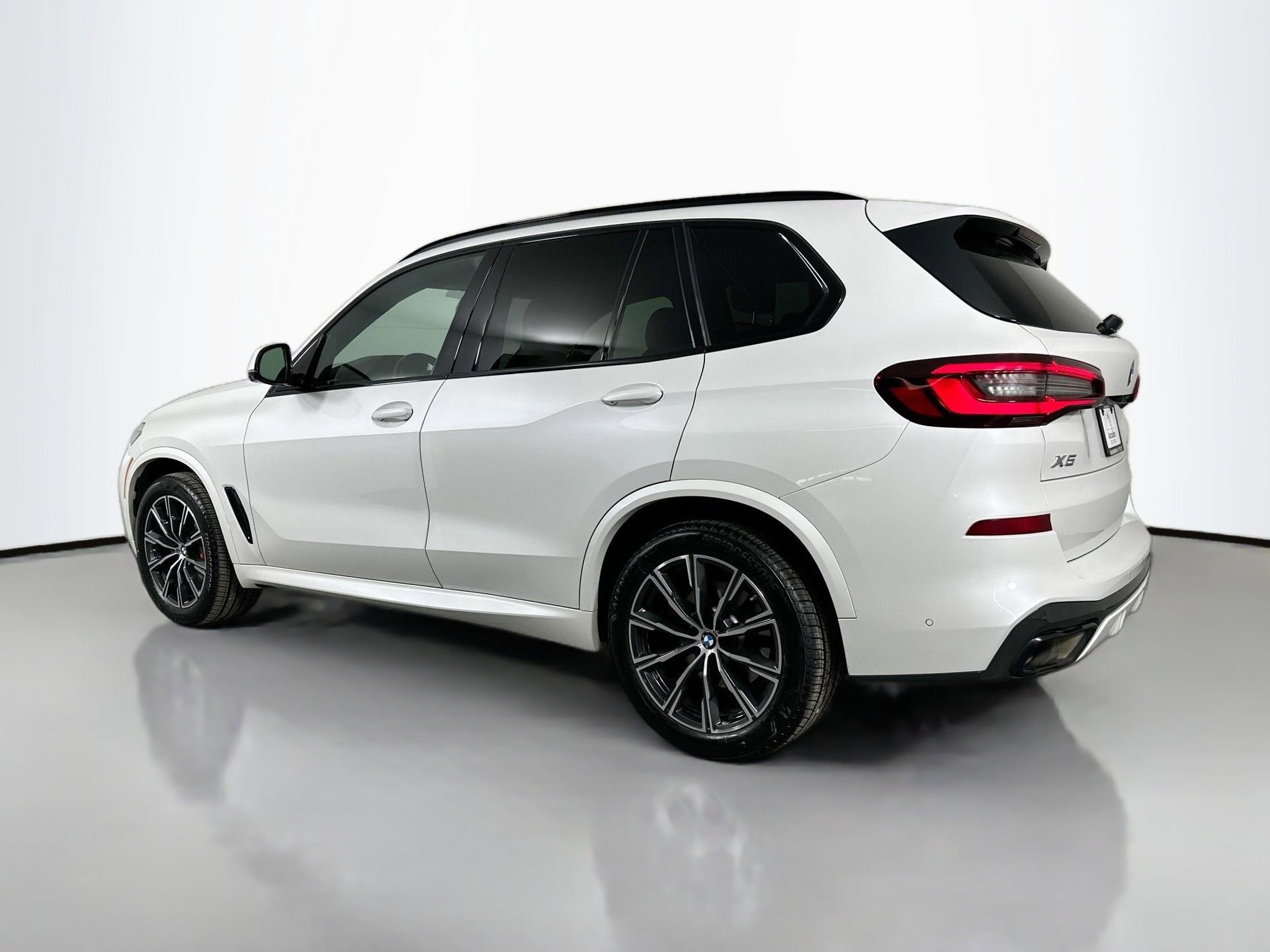 Used 2023 BMW X5 xDrive40i w/ M Sport Package image 8