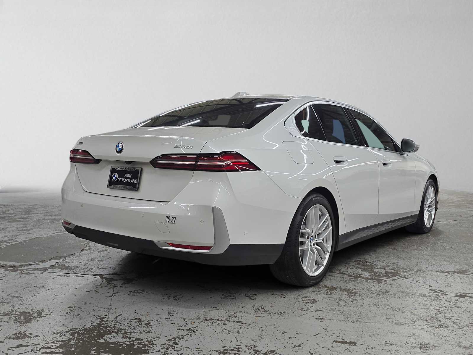 Used 2025 BMW 530i xDrive AWD/4WD image 3