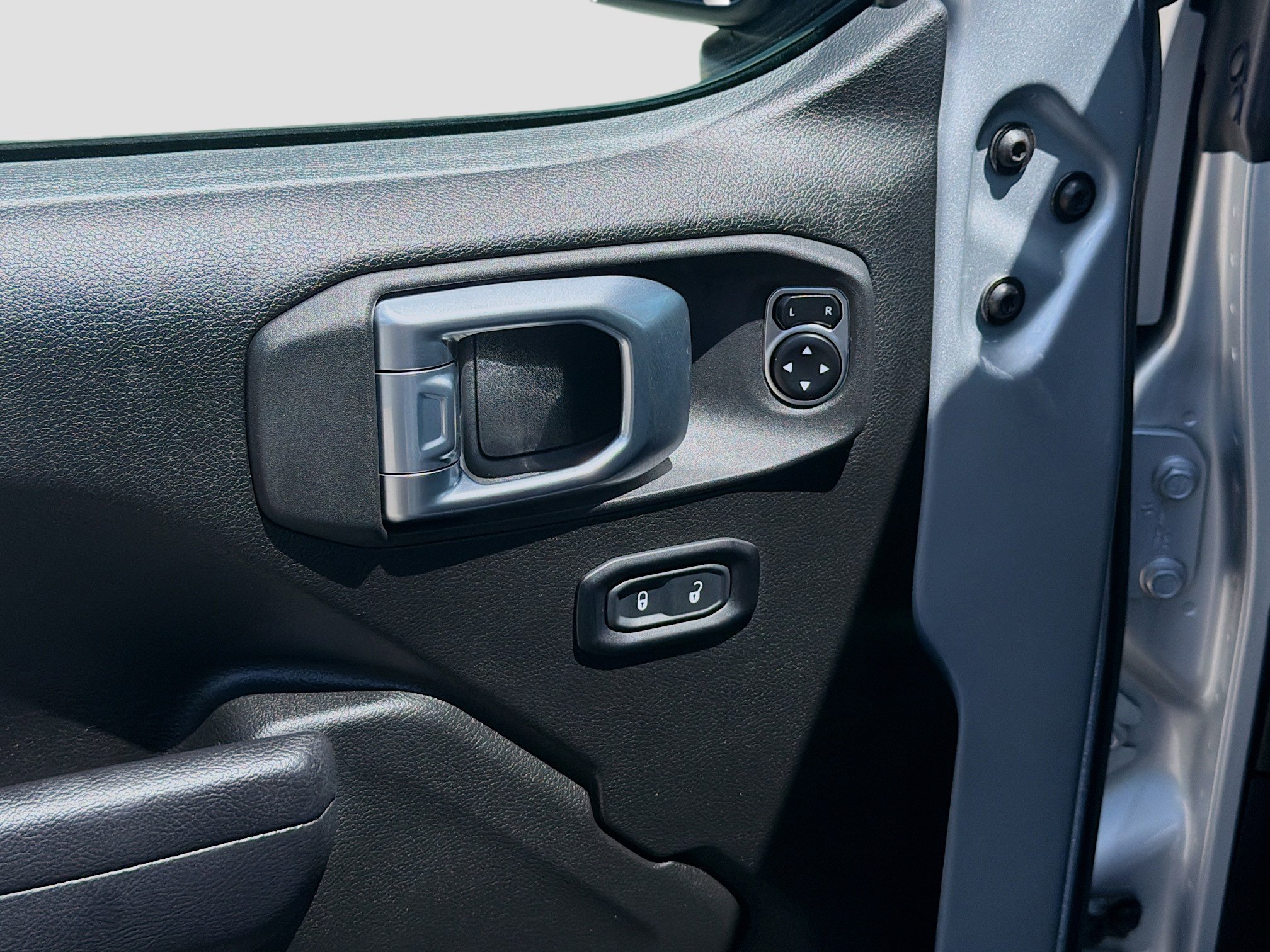 Used 2024 Jeep Gladiator Sport image 14