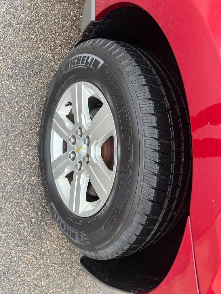 Used 2012 Chevrolet Traverse LT FWD image 7