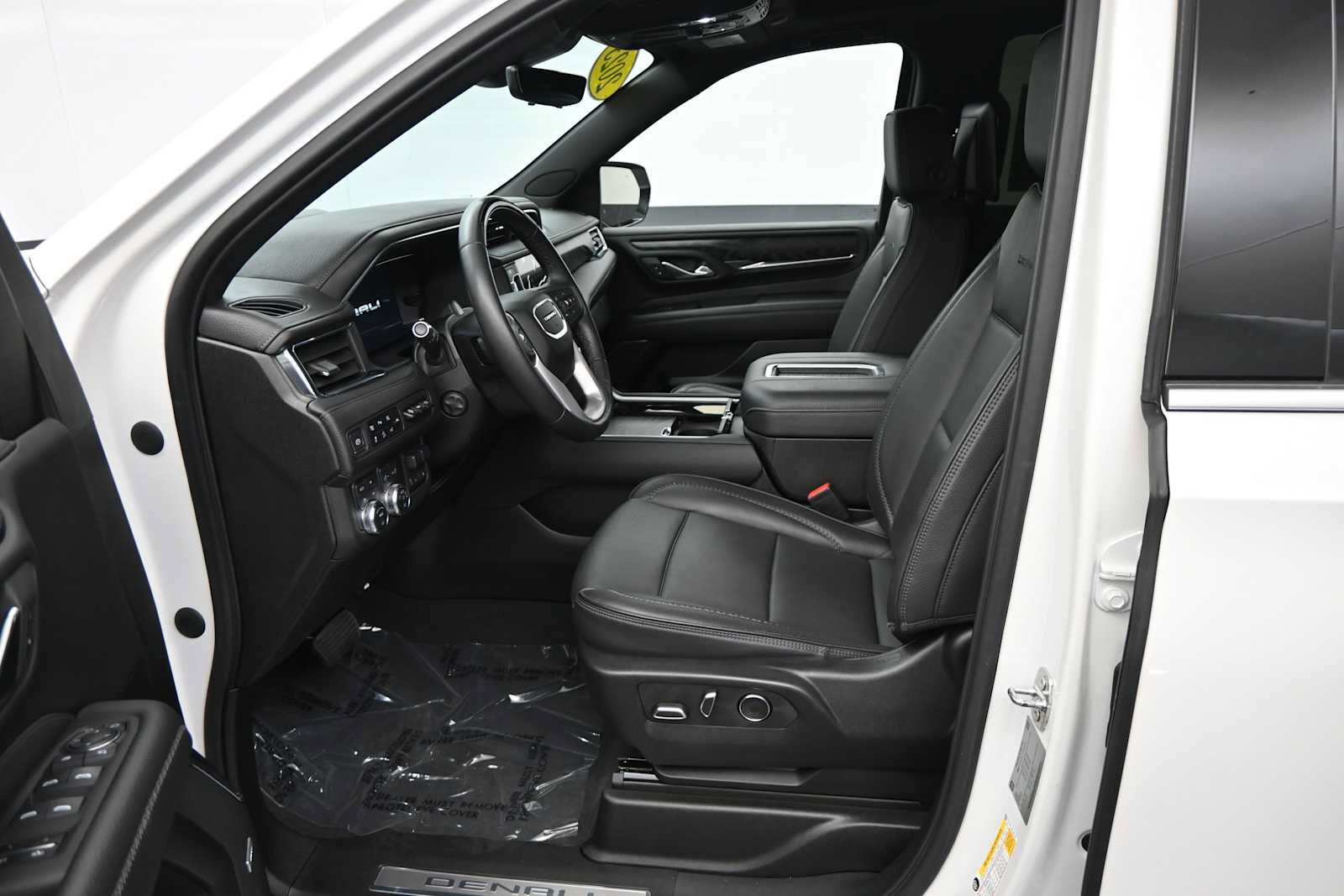 Used 2023 GMC Yukon Denali w/ Denali Reserve Package AWD/4WD image 12