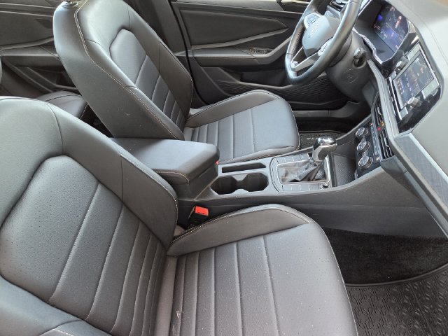 Used 2023 Volkswagen Jetta SE FWD image 16