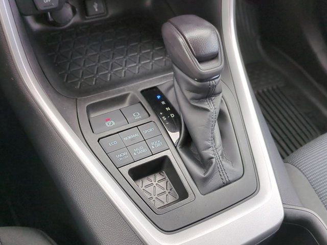 Certified 2022 Toyota RAV4 LE AWD/4WD image 13