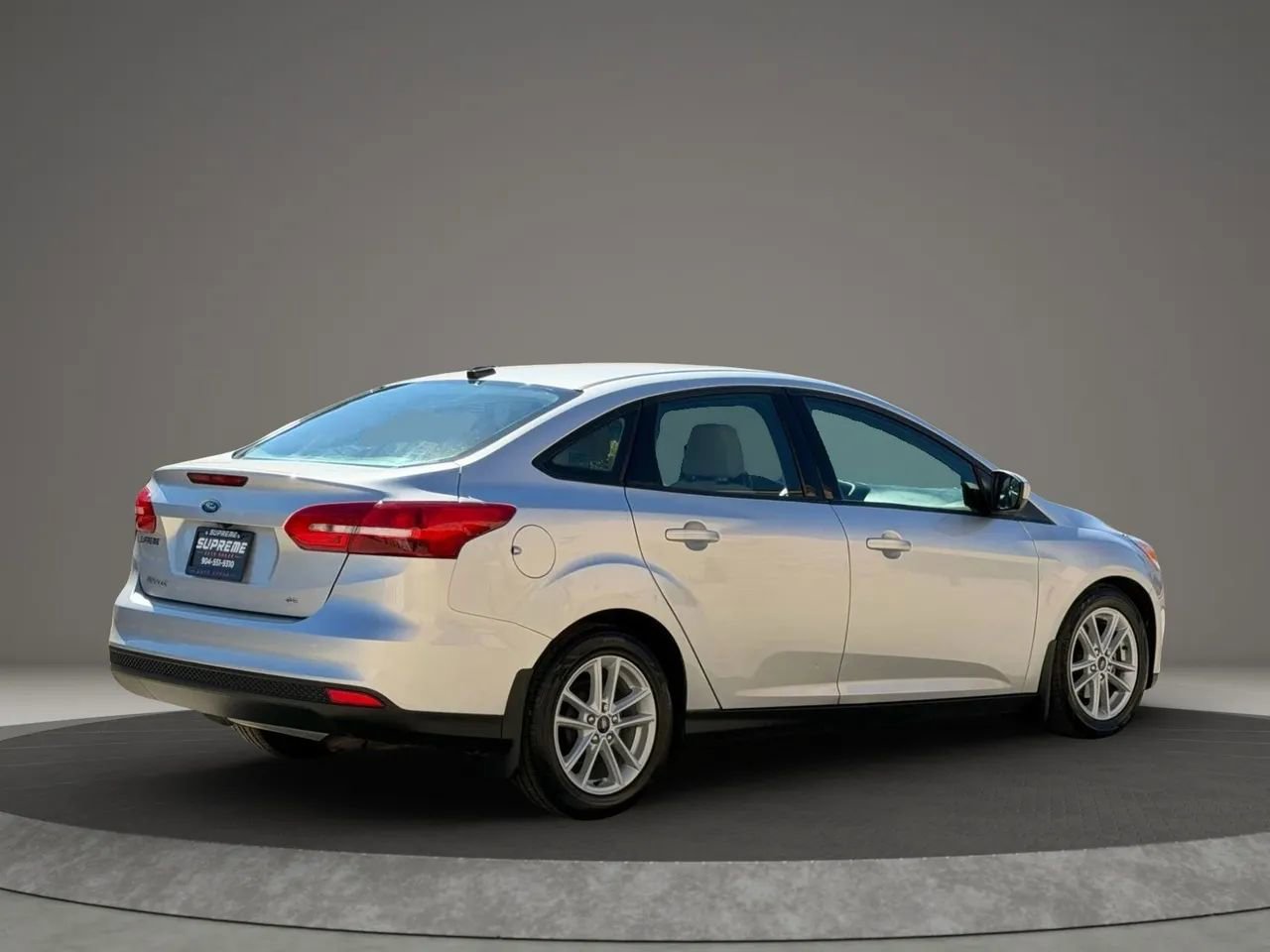 Used 2018 Ford Focus SE FWD image 3