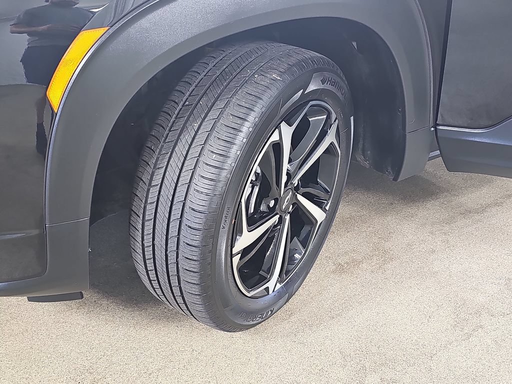 Certified 2023 Chevrolet TrailBlazer RS w/ Sun and Liftgate Package AWD/4WD image 38