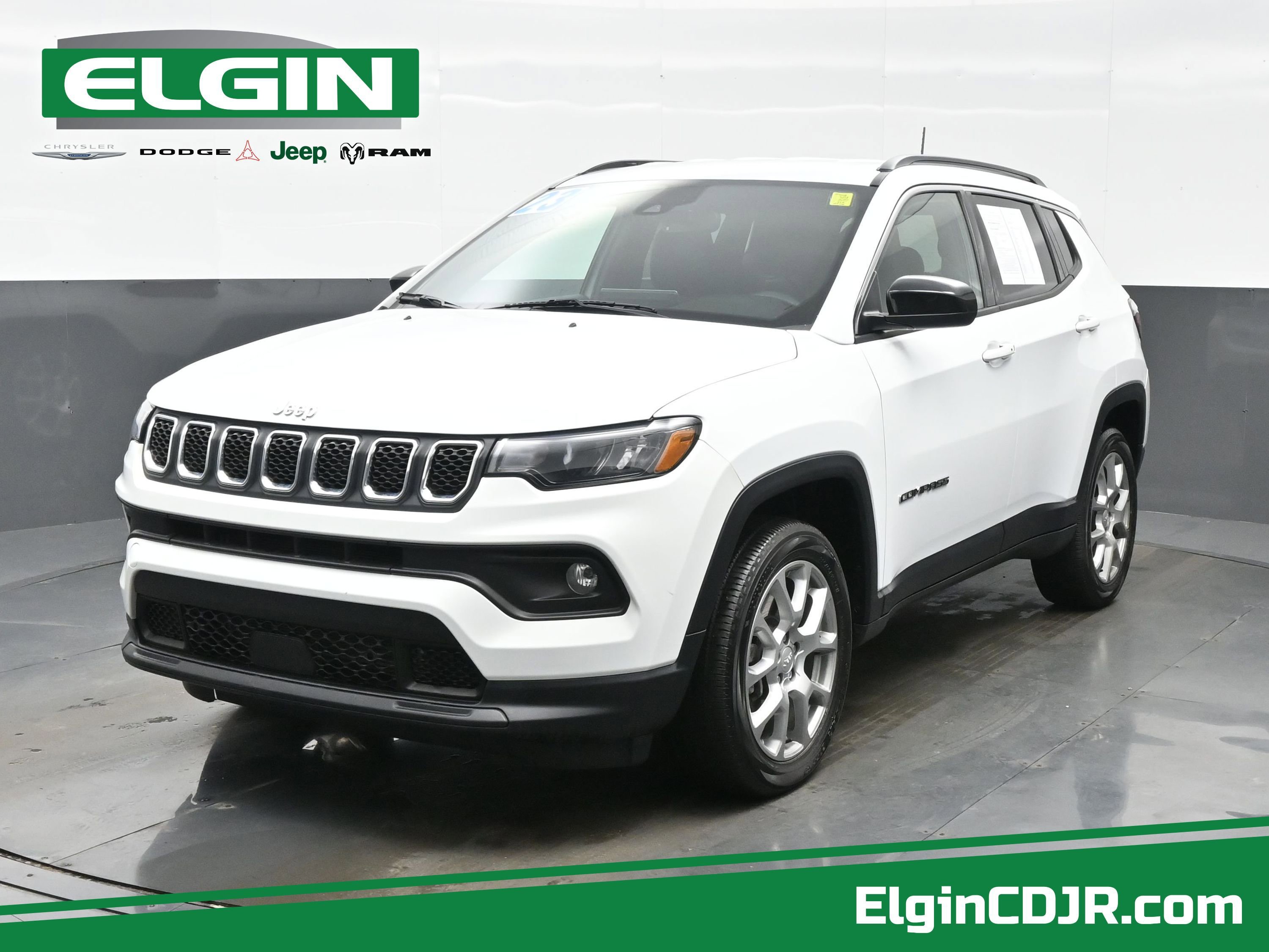 Used 2023 Jeep Compass Latitude image 1