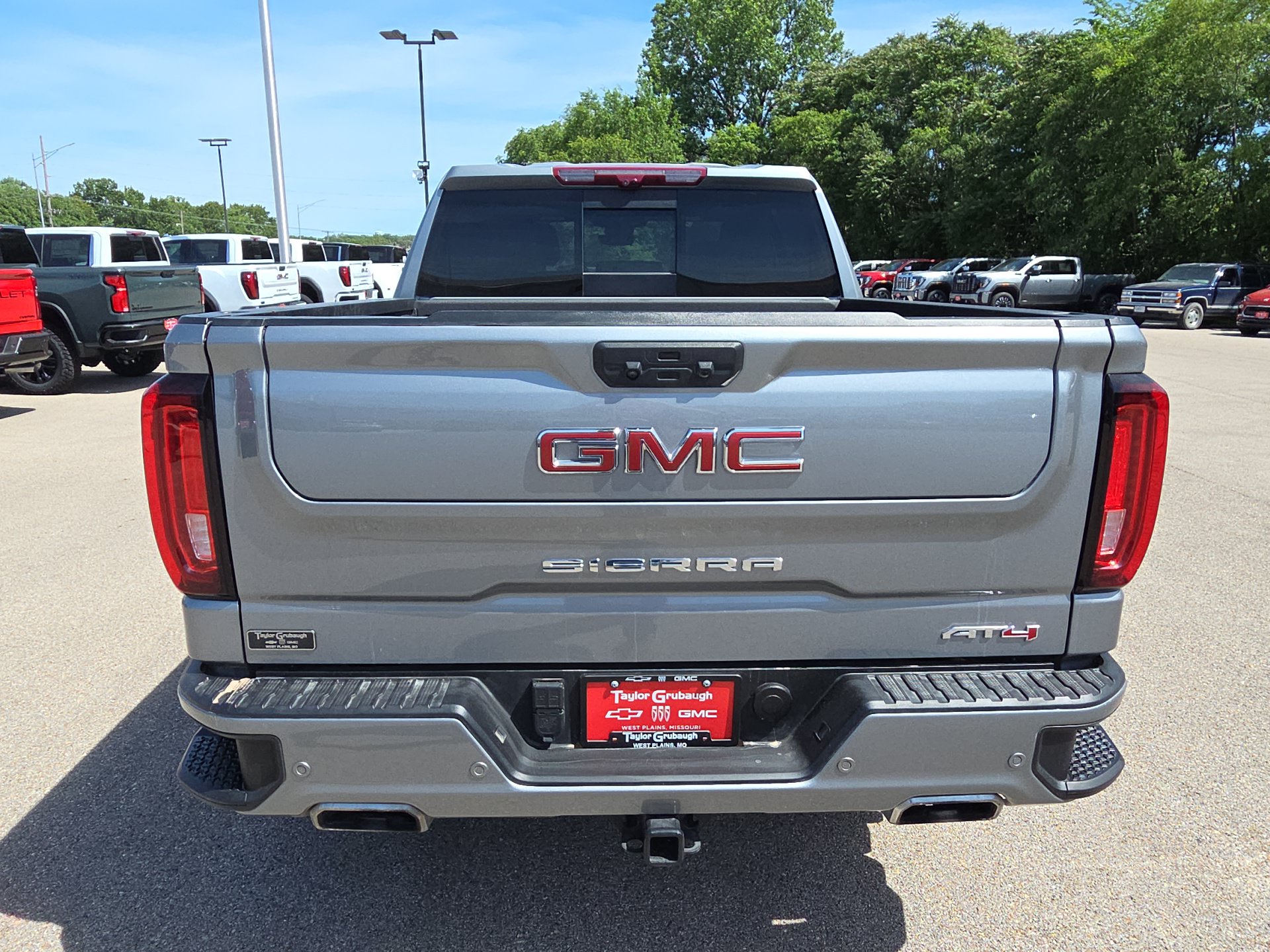 Used 2024 GMC Sierra 1500 AT4 w/ Technology Package AWD/4WD image 7