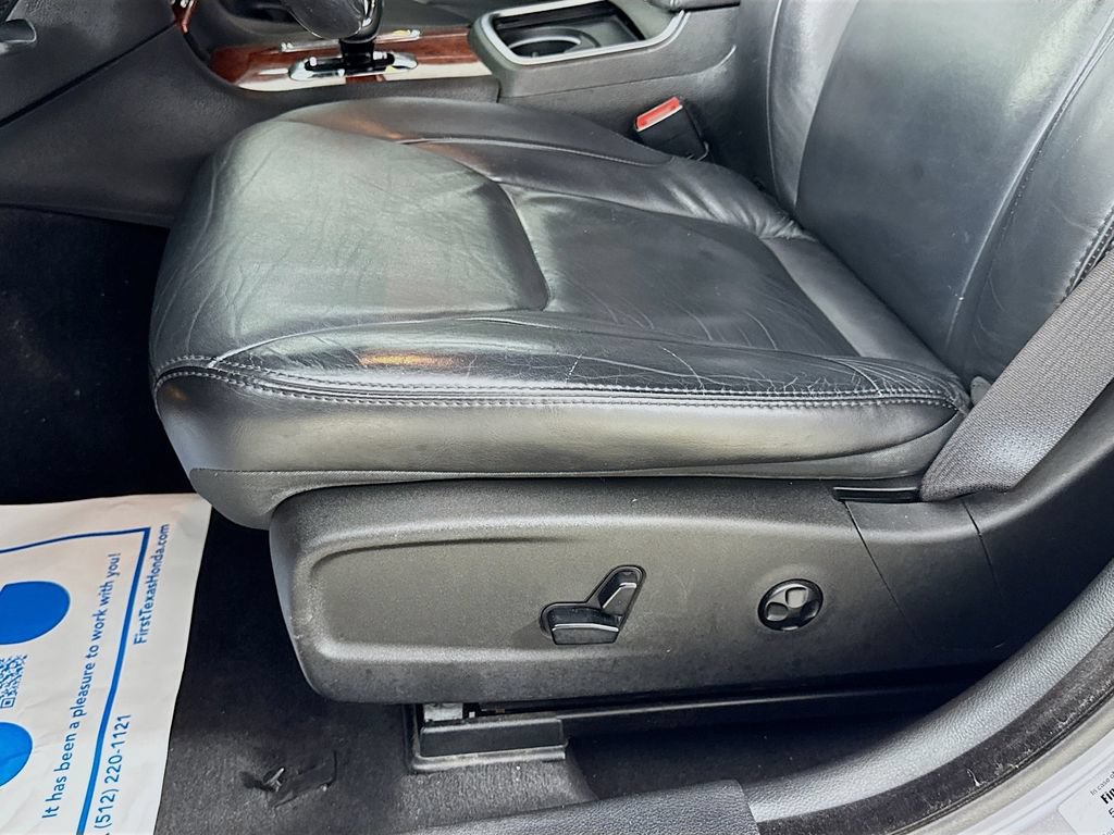 Used 2014 Chrysler 300 RWD image 22