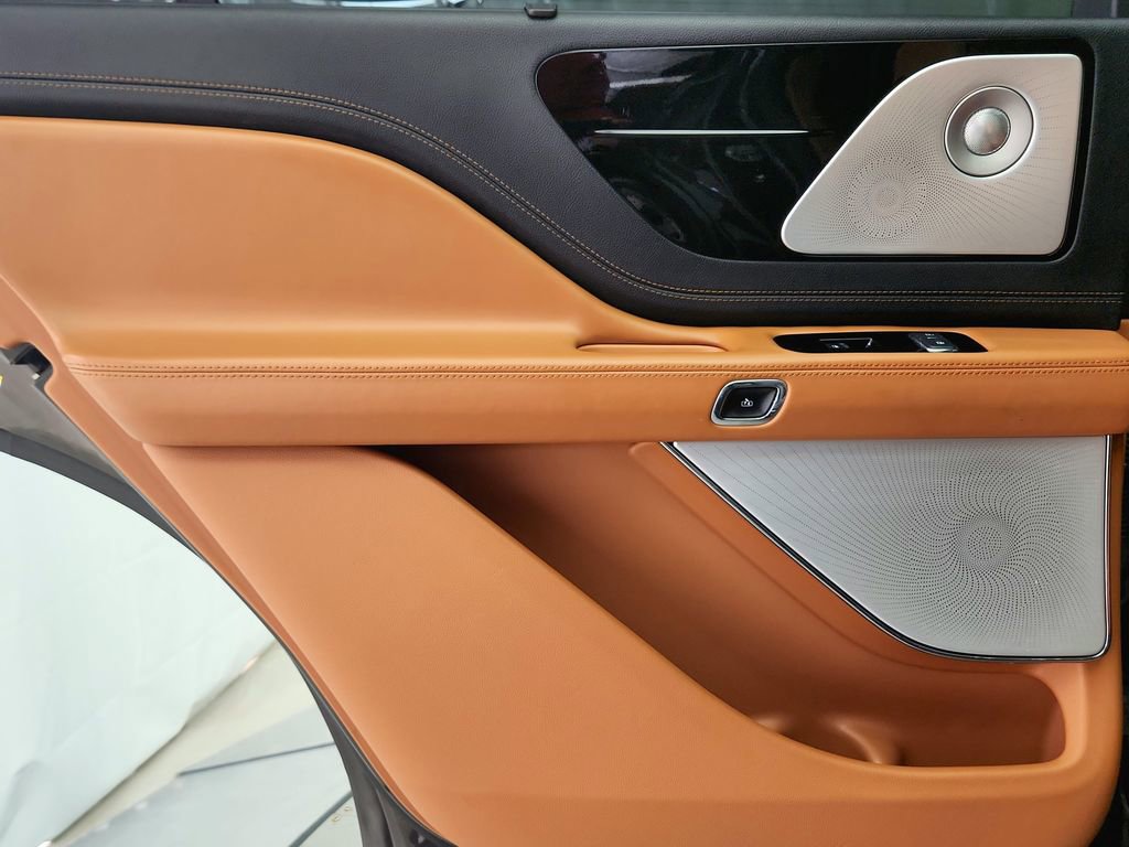 Used 2020 Lincoln Aviator Black Label Grand Touring w/ Class IV Trailer Tow Package image 35