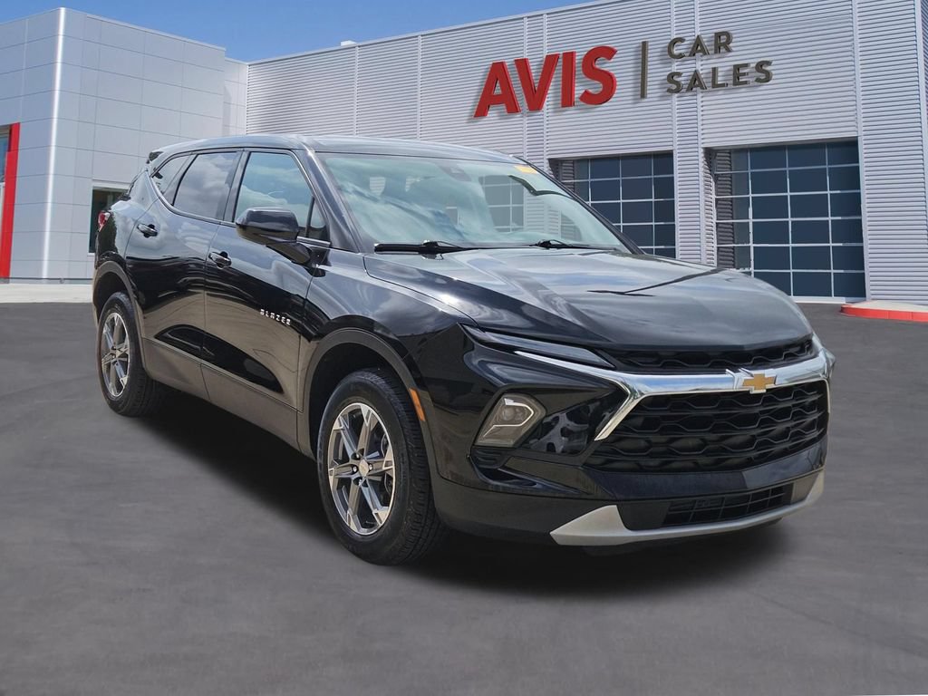 Used 2025 Chevrolet Blazer LT FWD image 9
