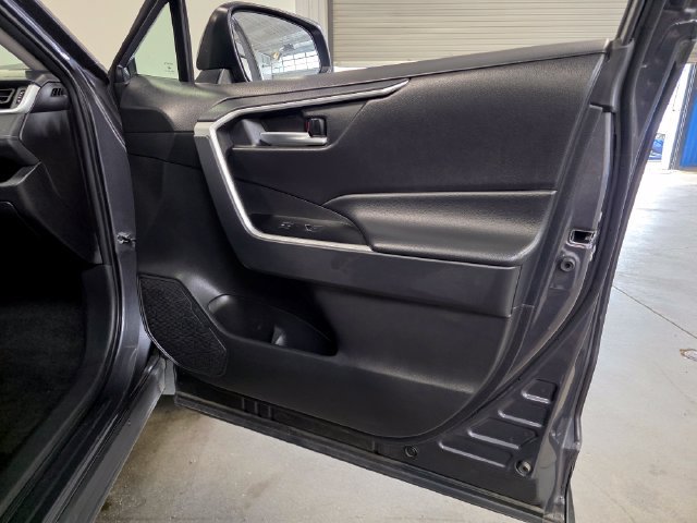 Used 2025 Toyota RAV4 XLE AWD/4WD image 13