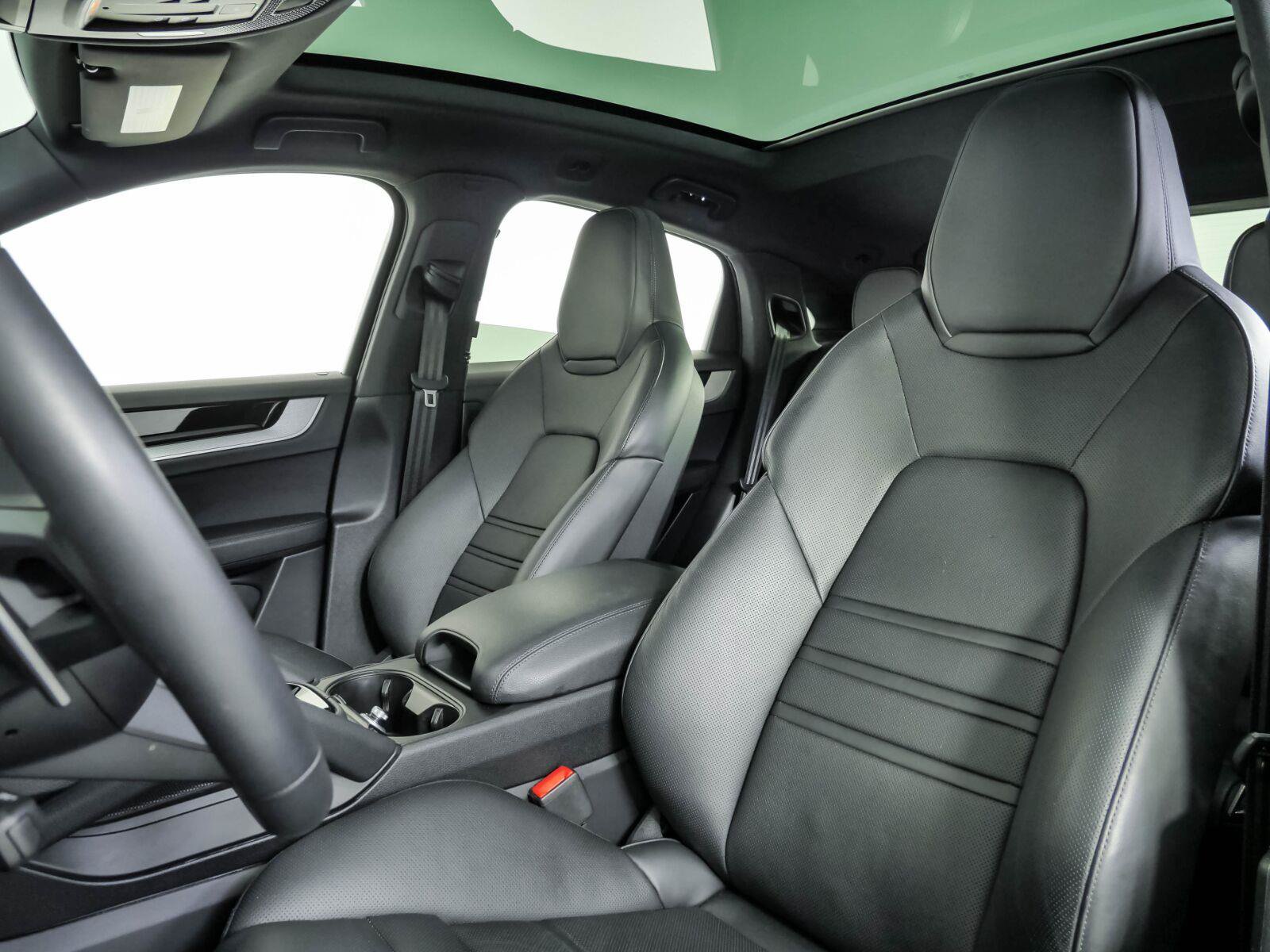 Used 2025 Porsche Cayenne S AWD/4WD image 5