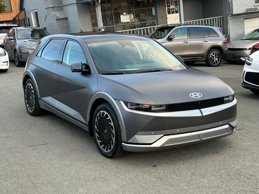 Used 2024 Hyundai Ioniq 5 Limited image 3