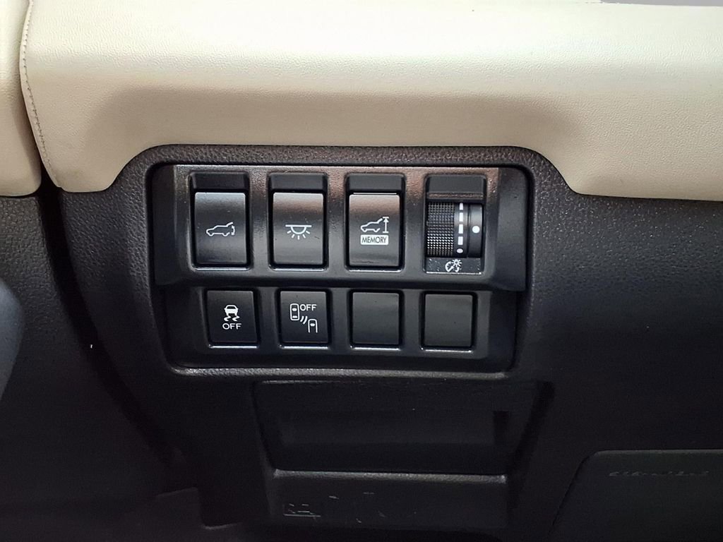 Used 2021 Subaru Ascent Limited w/ Technology Package image 16