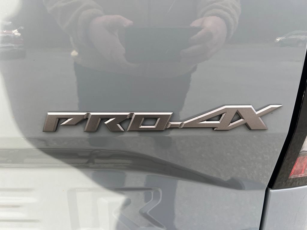 Used 2022 Nissan Frontier PRO-4X image 12