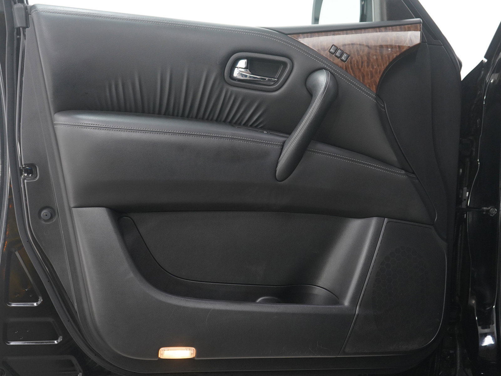 Used 2020 Nissan Armada SL w/ Premium Package image 23