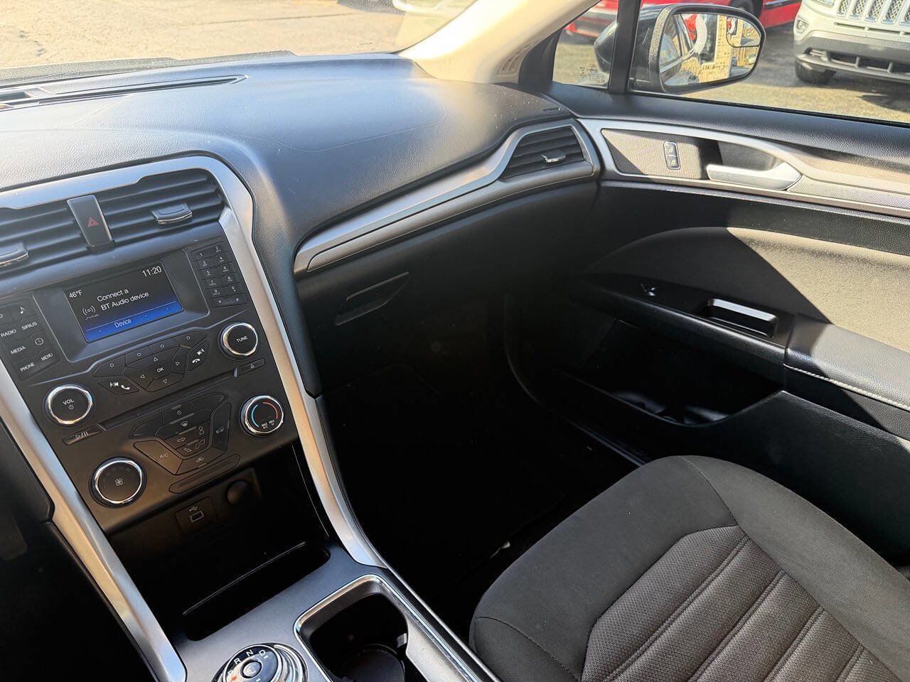 Used 2017 Ford Fusion SE image 23