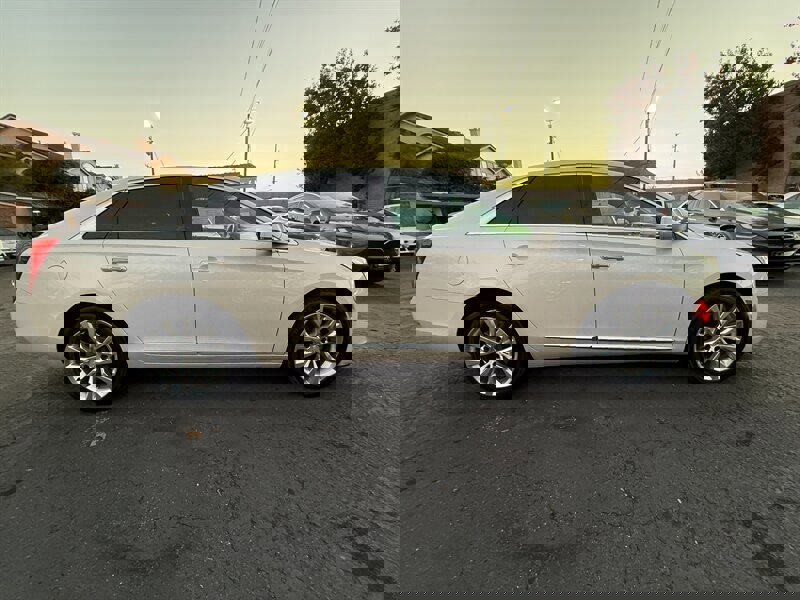 Used 2013 Cadillac XTS Premium image 4