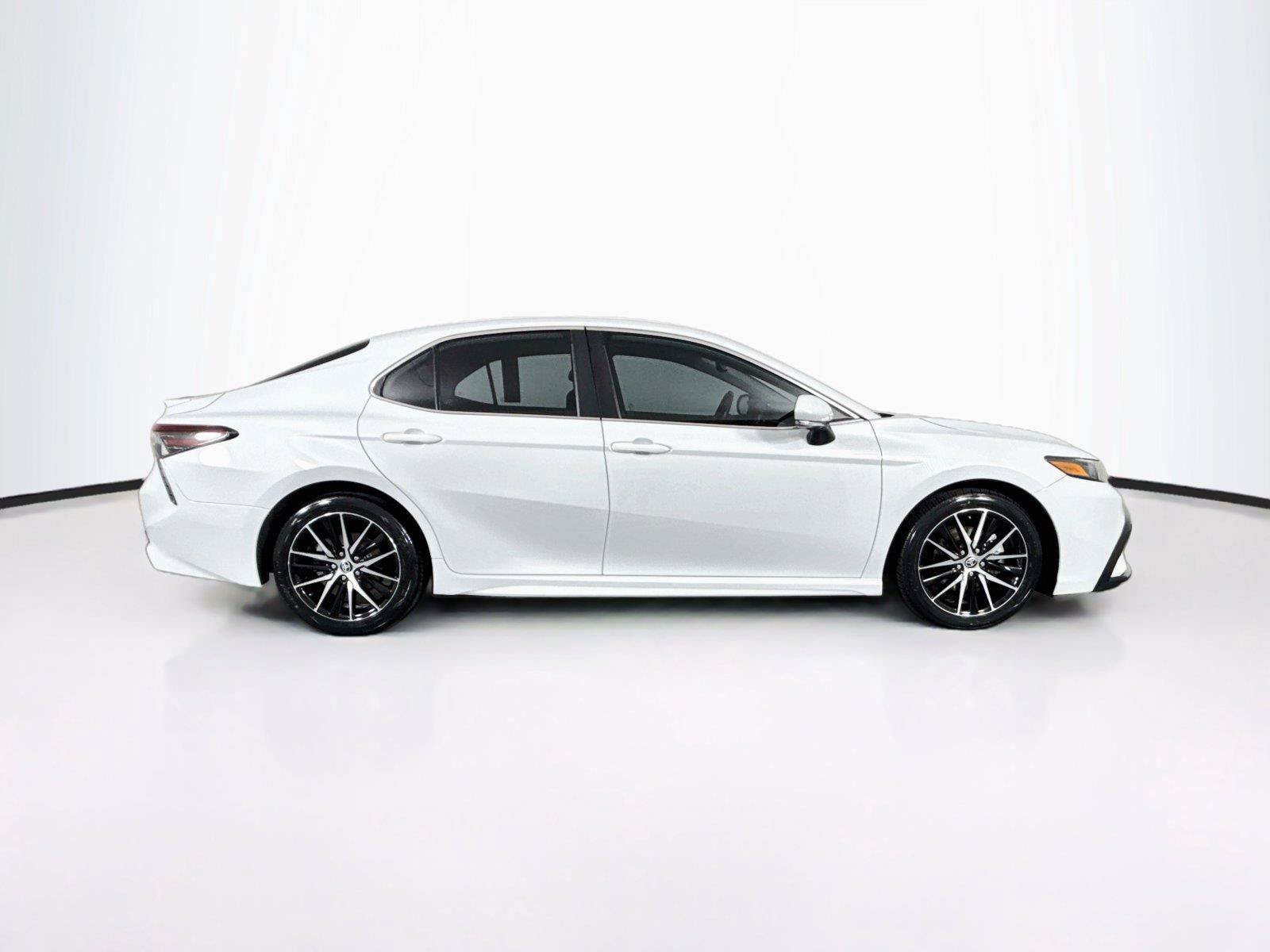 Used 2022 Toyota Camry SE w/ Convenience Package FWD image 9