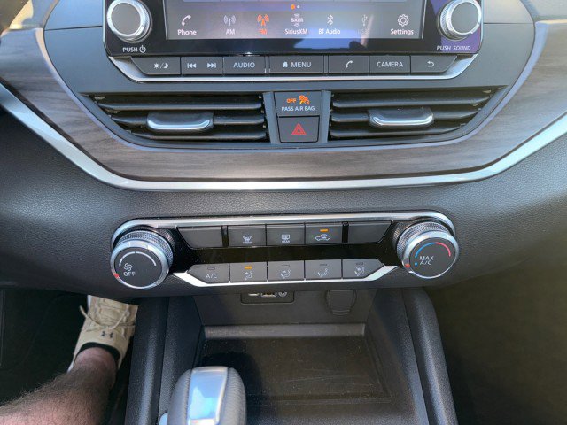 Used 2025 Nissan Altima 2.5 SV image 15