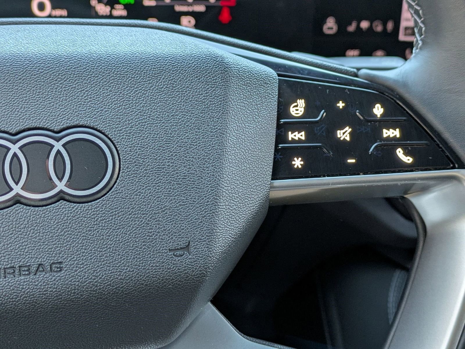 Used 2025 Audi Q5 Premium w/ Convenience Package image 11