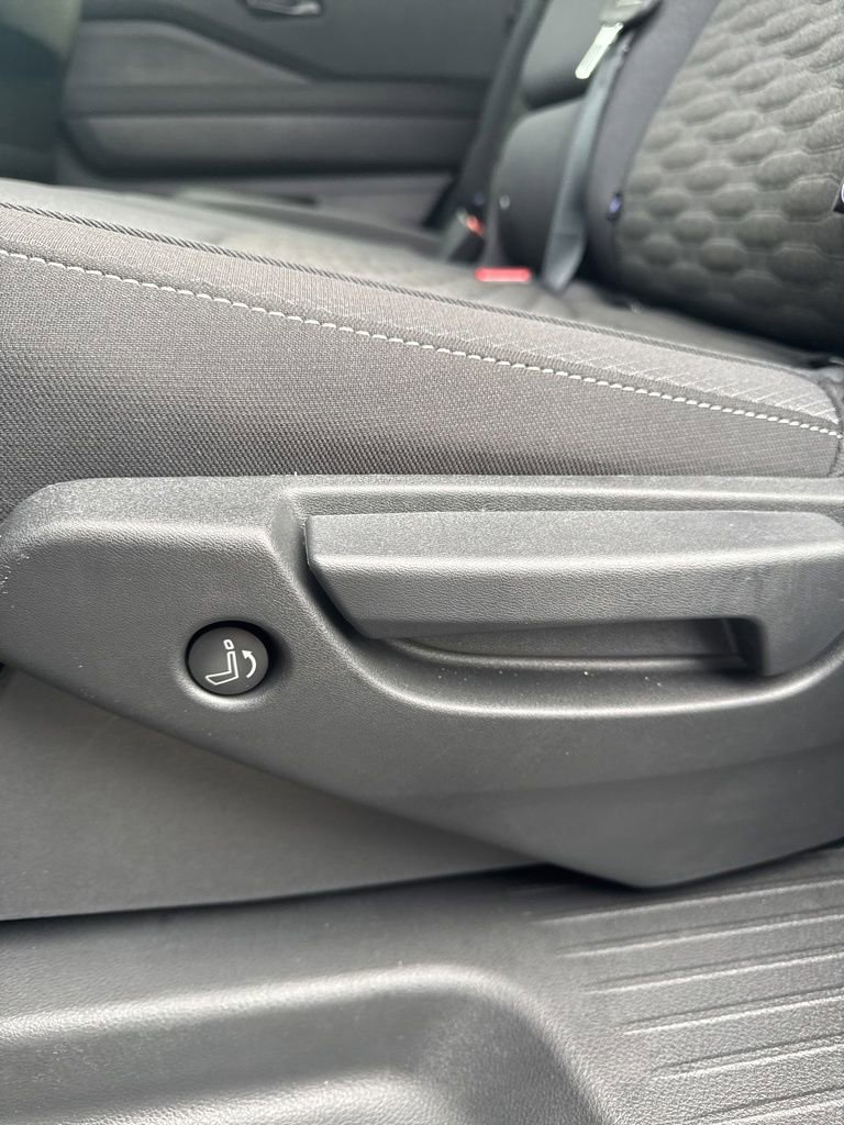 Used 2024 Nissan Pathfinder SV image 38