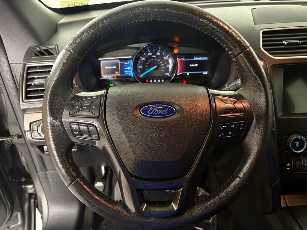 Used 2018 Ford Explorer XLT w/ Equipment Group 201A AWD/4WD image 18