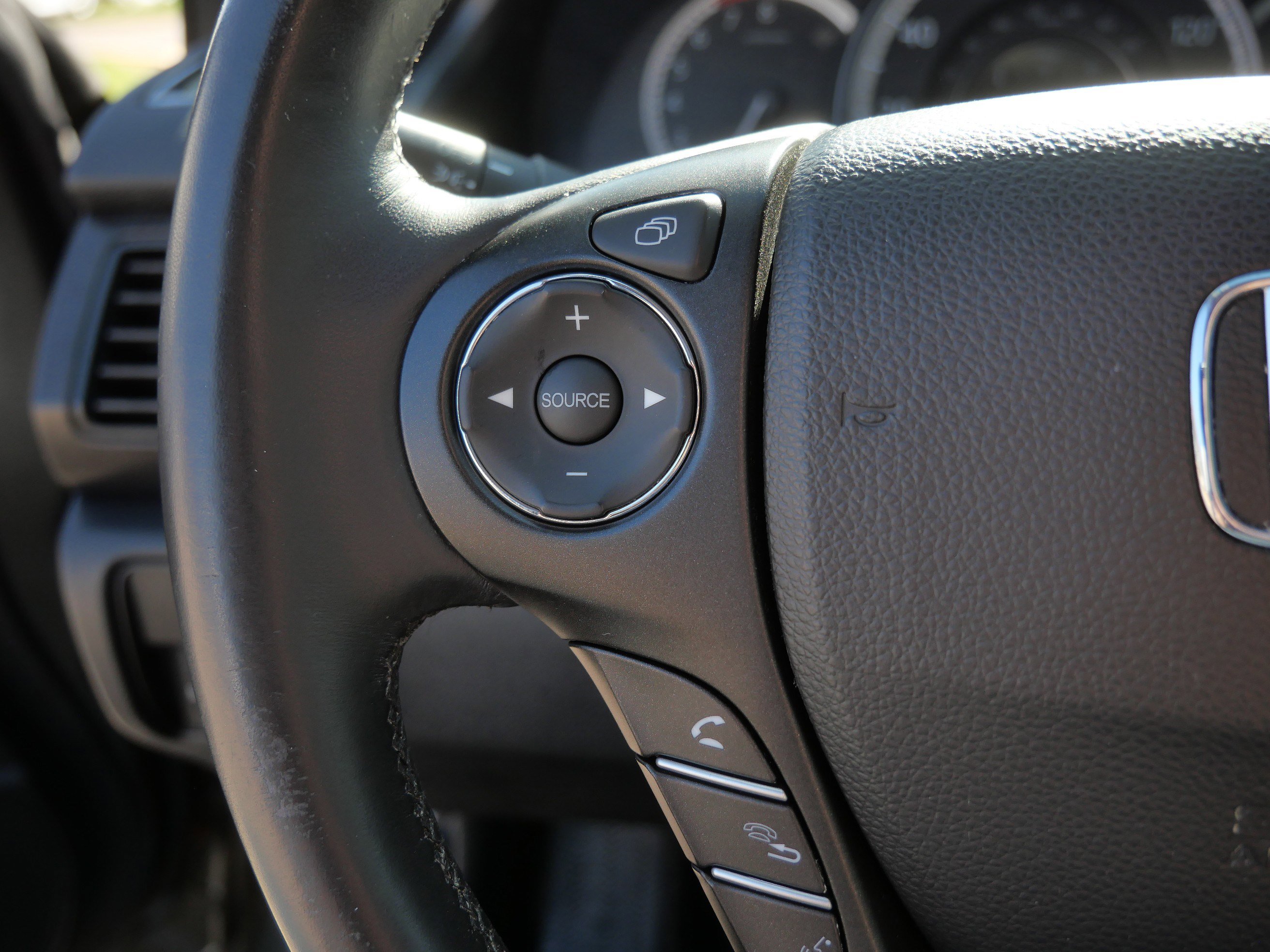 Used 2015 Honda Accord EX-L image 27