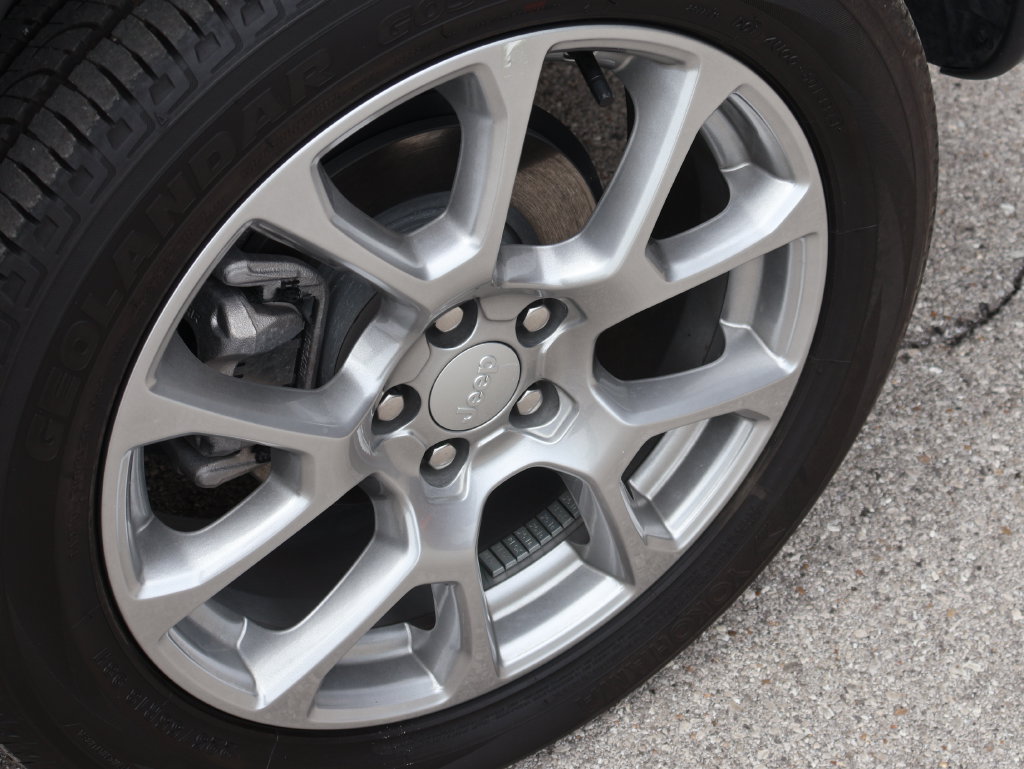 Used 2024 Jeep Compass Latitude AWD/4WD image 40
