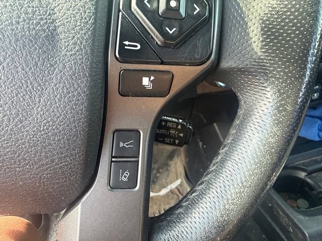 Used 2018 Toyota Tacoma TRD Off-Road w/ Technology Package AWD/4WD image 32