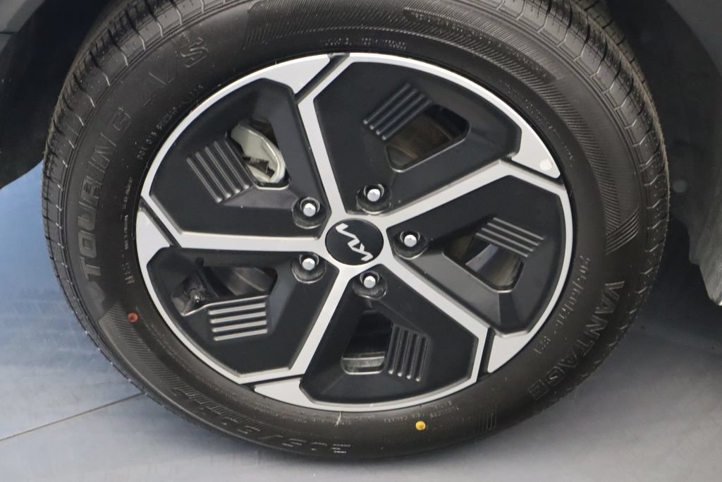 Used 2023 Kia Niro EX FWD image 11