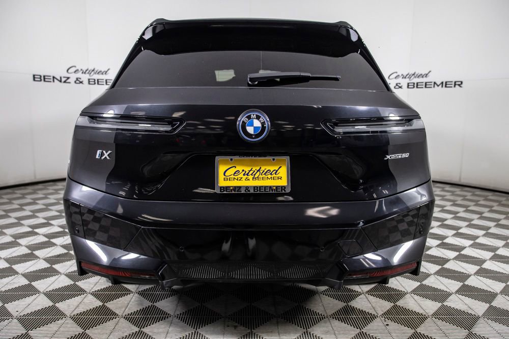 Used 2023 BMW iX xDrive50 w/ Sport Package AWD/4WD image 5