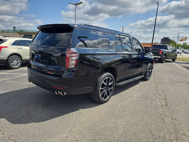 Certified 2023 Chevrolet Suburban RST w/ Sport Performance Package AWD/4WD image 8