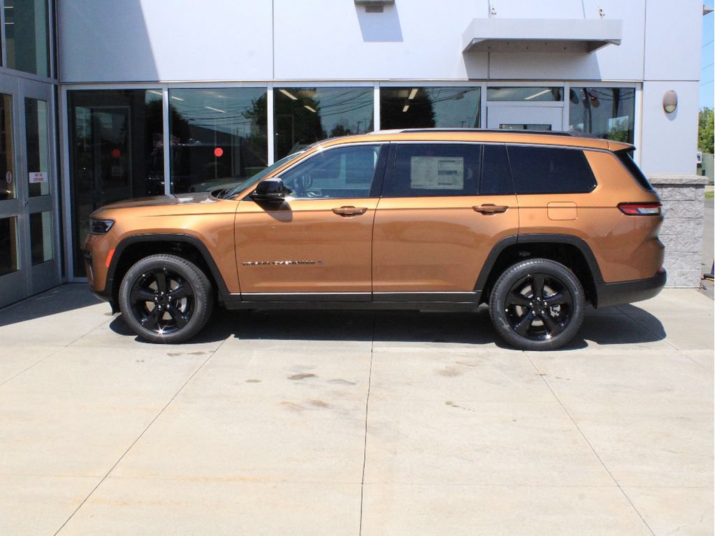New 2026 Jeep Grand Cherokee L Limited w/ Limited Altitude Package AWD/4WD image 5