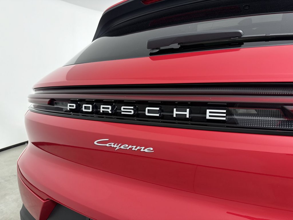 Certified 2025 Porsche Cayenne AWD/4WD image 19