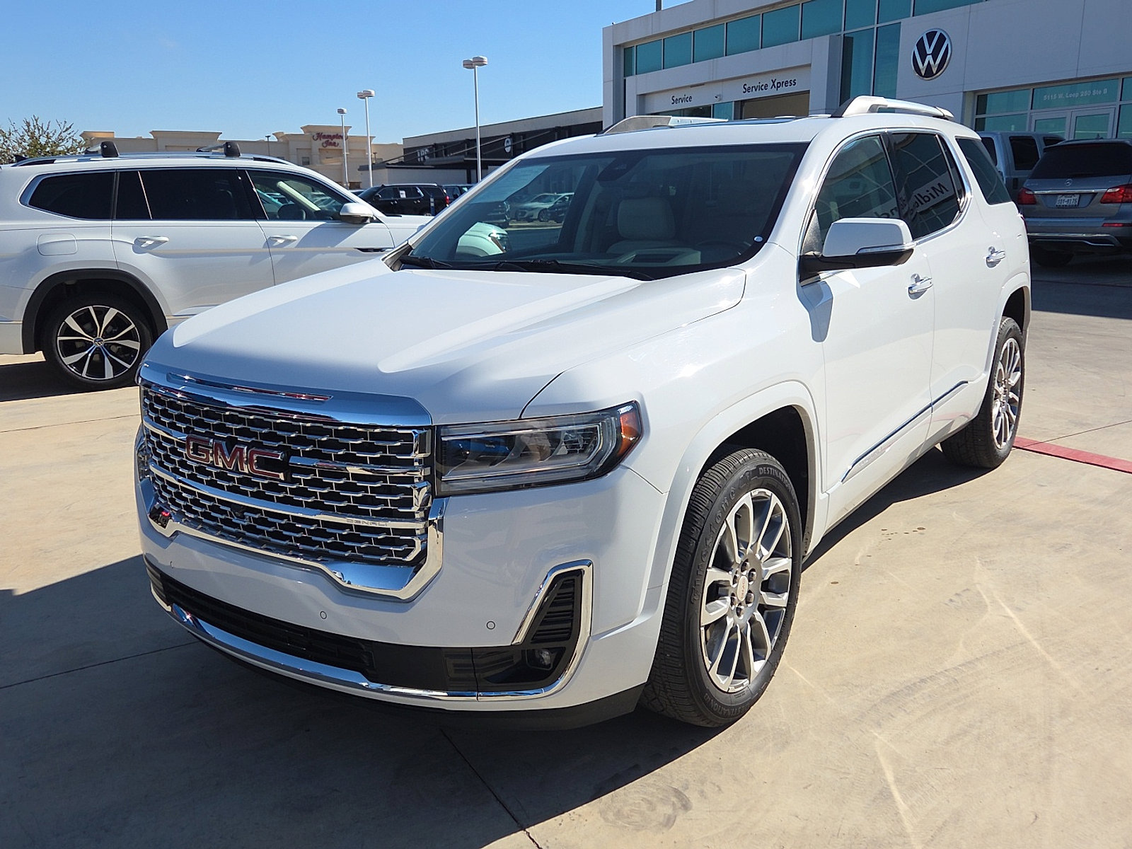 Used 2022 GMC Acadia Denali w/ Denali Ultimate Package image 3