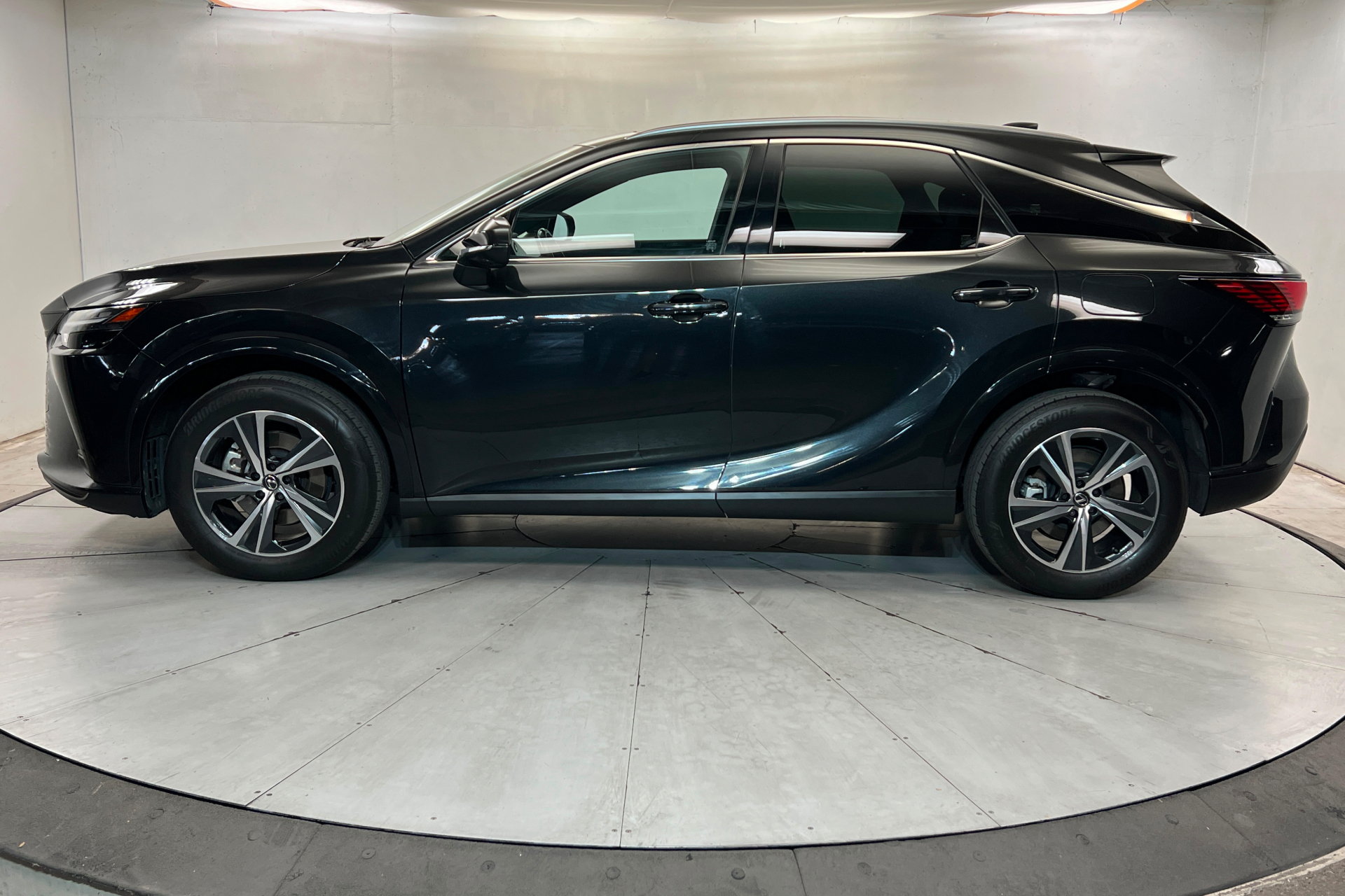 Used 2024 Lexus RX 350 Premium w/ Cold Area Package FWD image 2