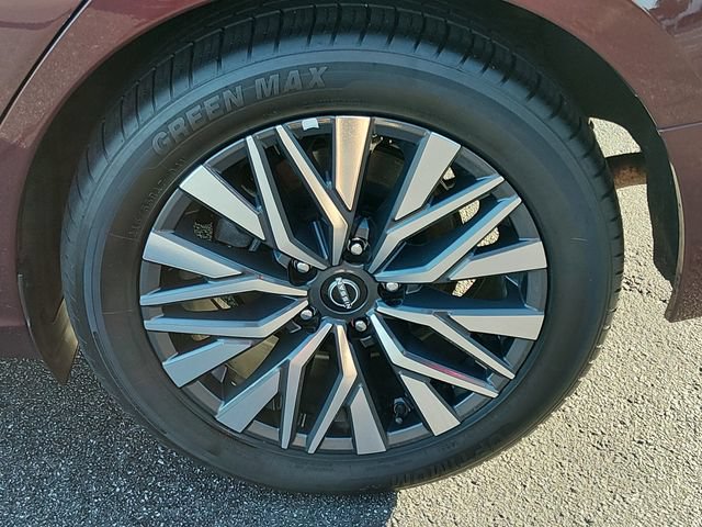 Used 2025 Nissan Altima 2.5 SV FWD image 16