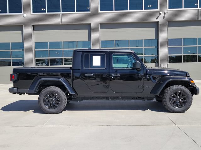 Used 2023 Jeep Gladiator Sport AWD/4WD image 2