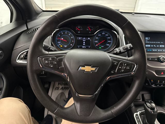 Used 2018 Chevrolet Cruze LT w/ Convenience Package FWD image 14