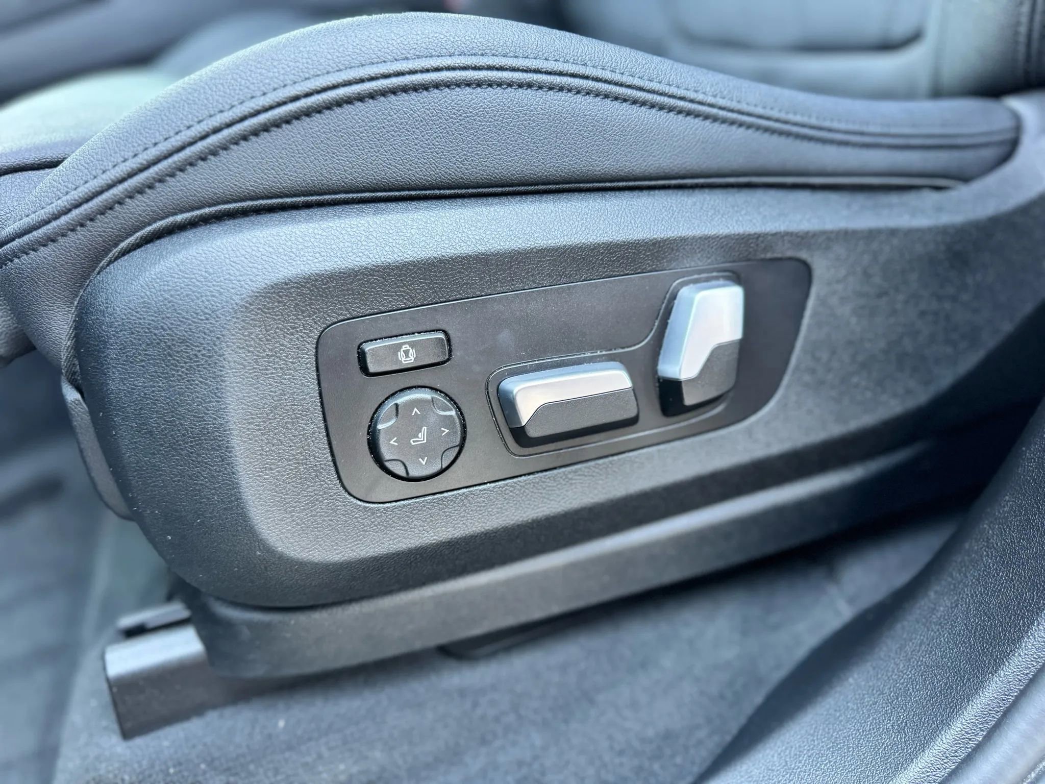 Used 2020 BMW X5 xDrive40i w/ Convenience Package image 26