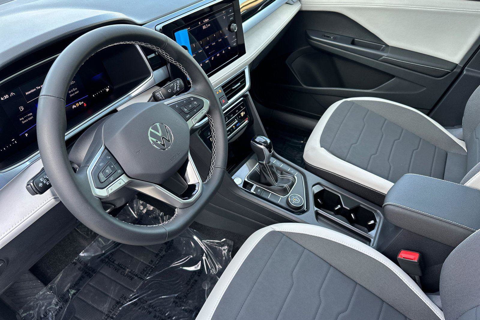 New 2026 Volkswagen Taos SE image 9