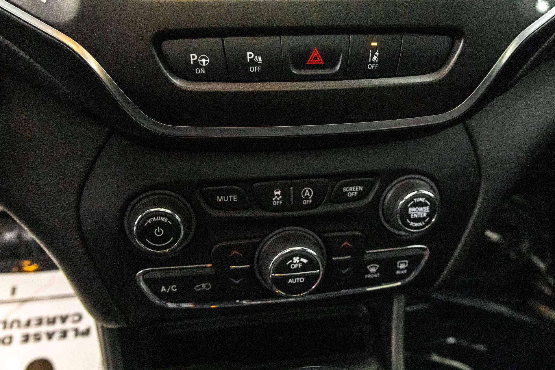 Used 2019 Jeep Cherokee Trailhawk image 27