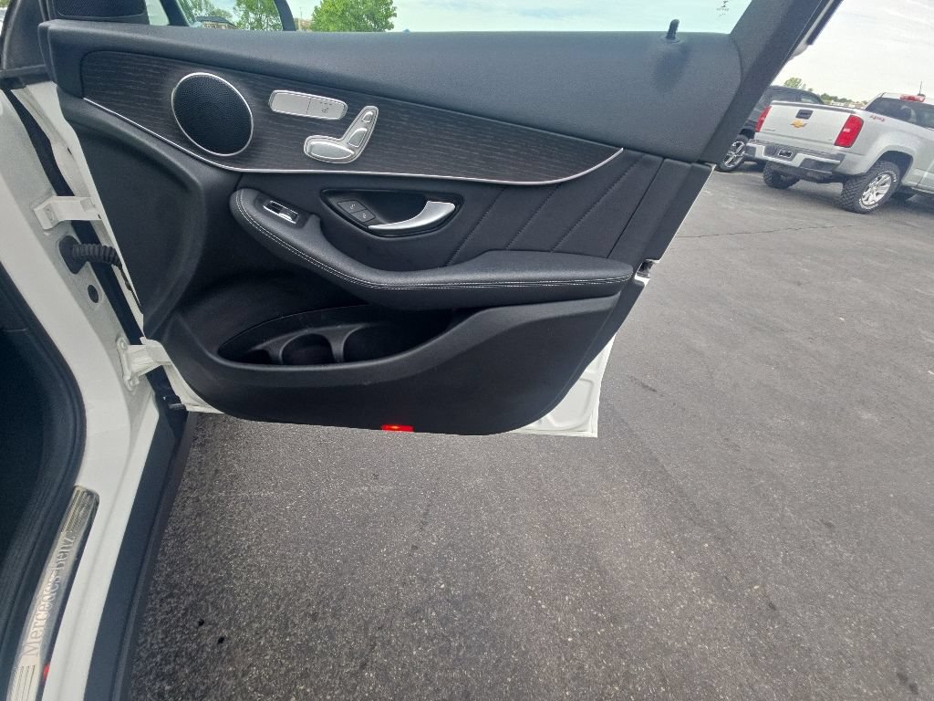 Used 2022 Mercedes-Benz GLC 300 4MATIC image 32