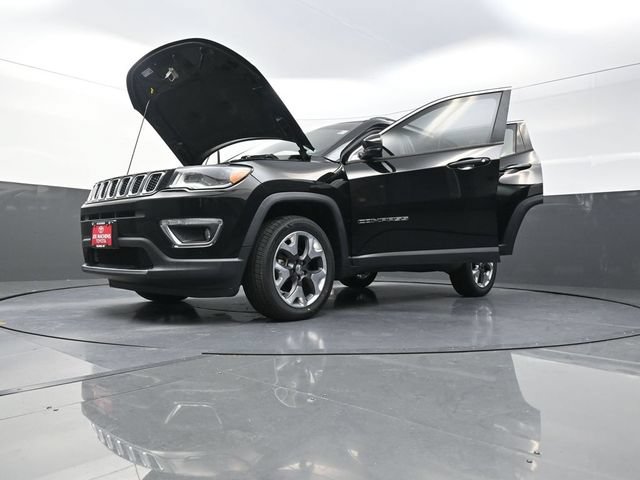 Used 2018 Jeep Compass Limited w/ Navigation Group AWD/4WD image 40