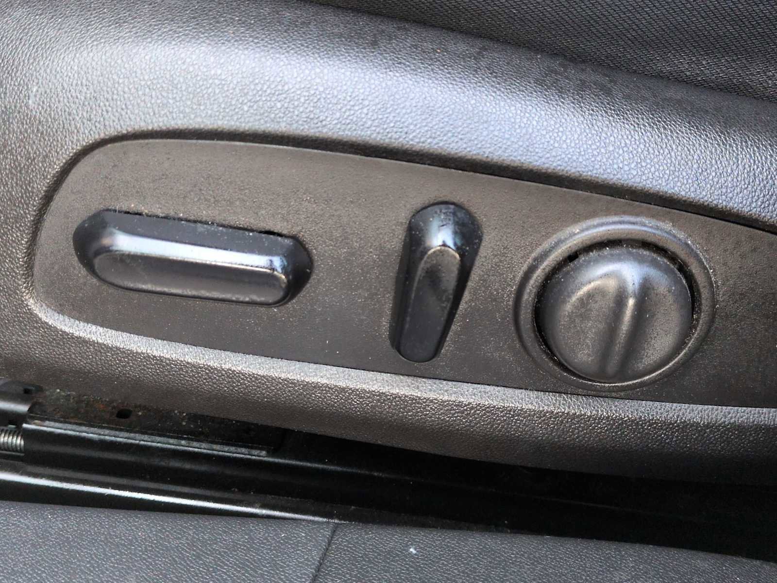 Used 2016 Chevrolet Malibu LT image 16